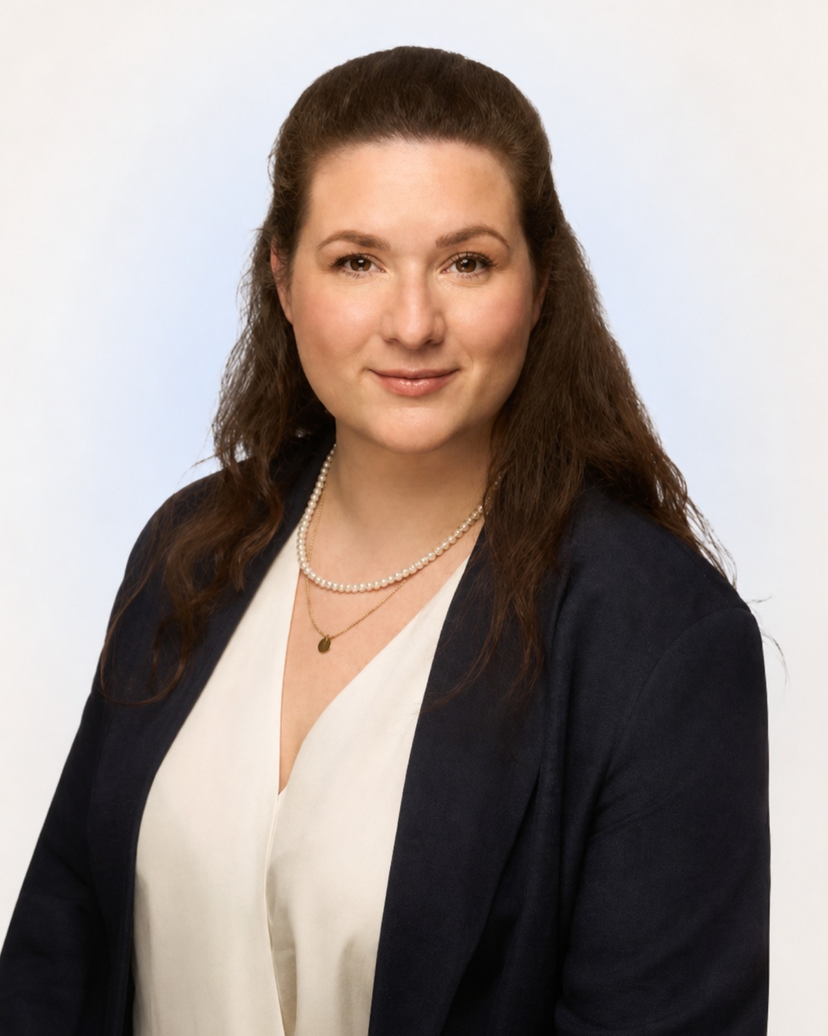 Dr. Laura Lukács
